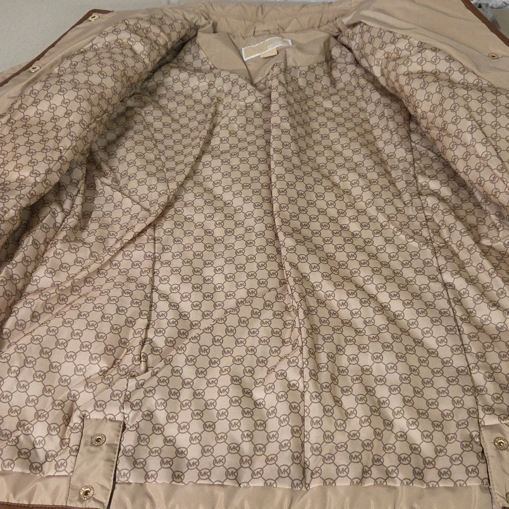 Michael Kors Quilted Beige Puffer Jacket Gold Accents Size LARGE